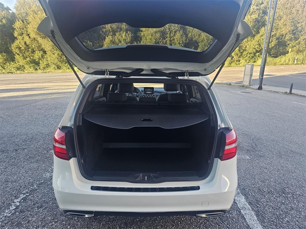 Foto 11 MERCEDES B200d AMG