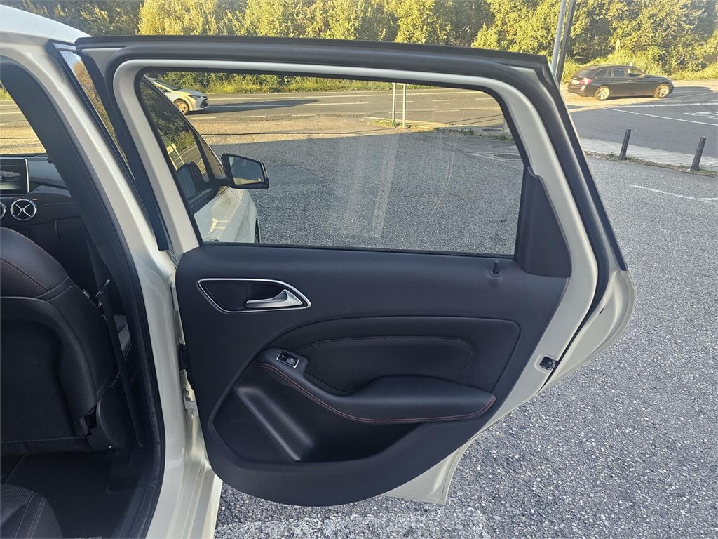 Foto 12 MERCEDES B200d AMG