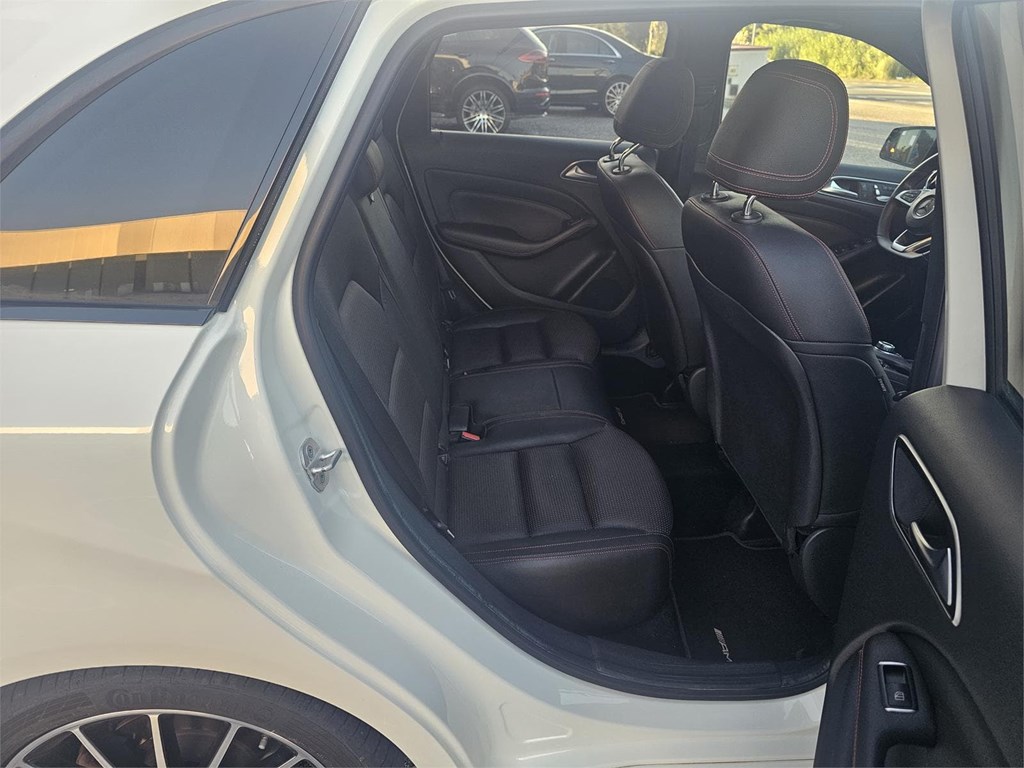 Foto 13 MERCEDES B200d AMG