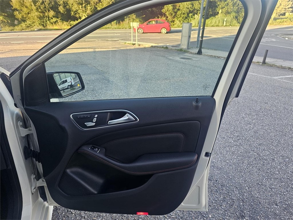 Foto 14 MERCEDES B200d AMG
