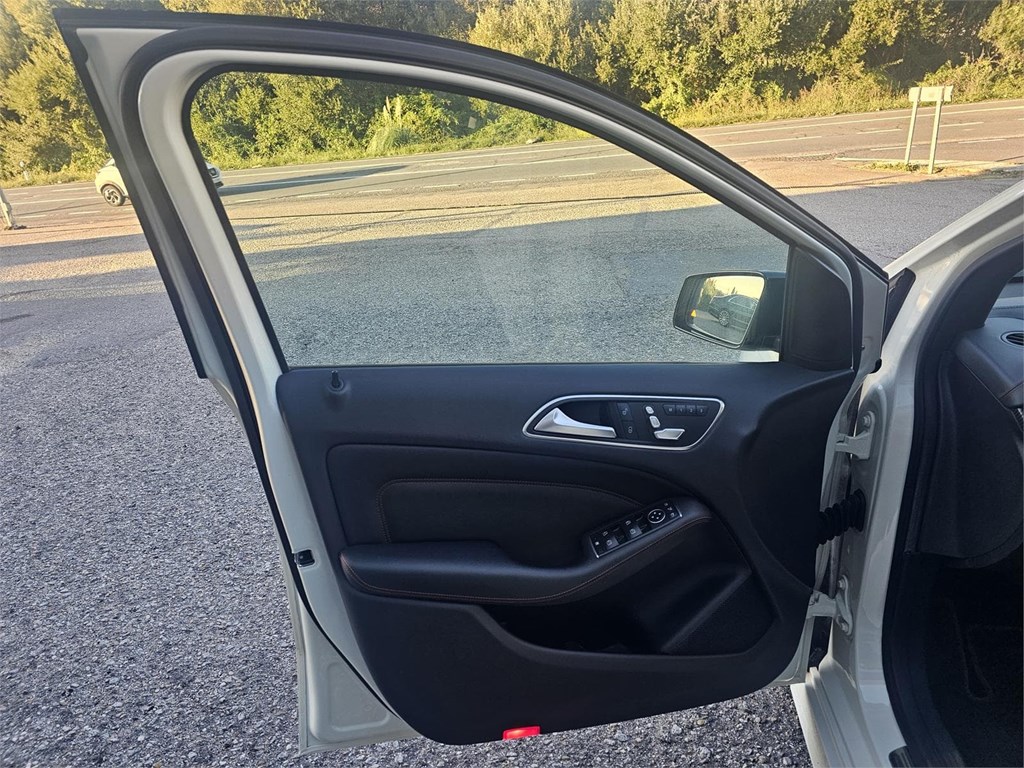 Foto 7 MERCEDES B200d AMG