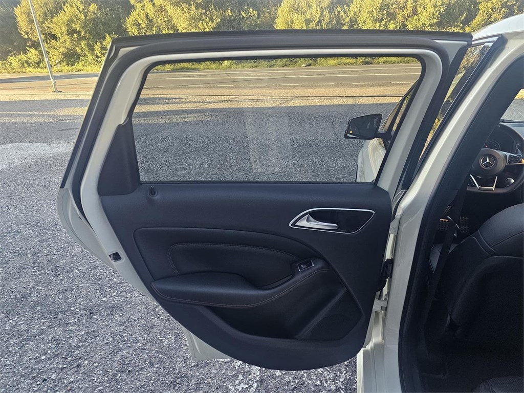 Foto 9 MERCEDES B200d AMG