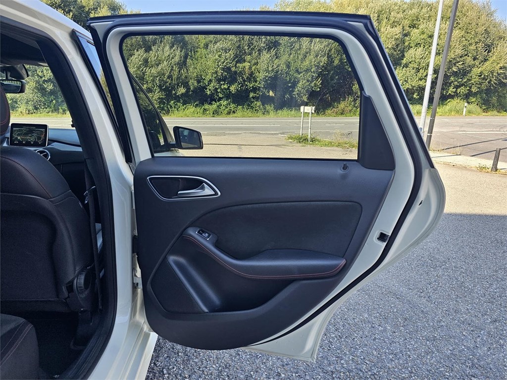Foto 12 MERCEDES B200d