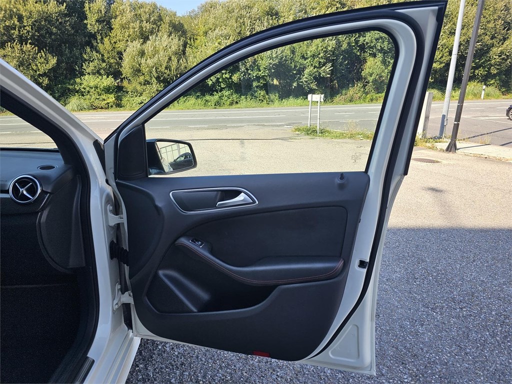 Foto 14 MERCEDES B200d