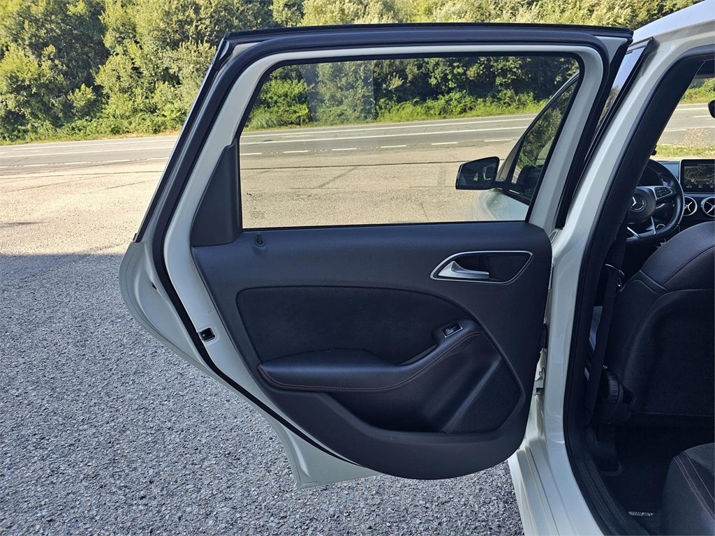 Foto 9 MERCEDES B200d